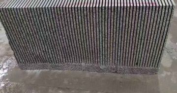 珠海芝麻白毛板荒料切割