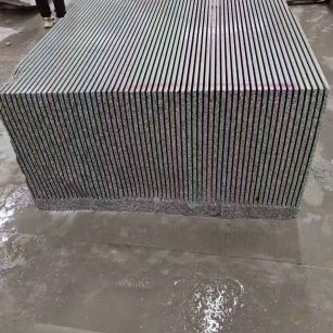 珠海芝麻白毛板荒料切割